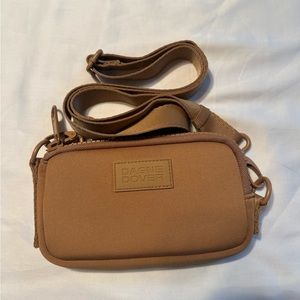 DAGNE DOVER MARA SLING BAG IN CAMEL